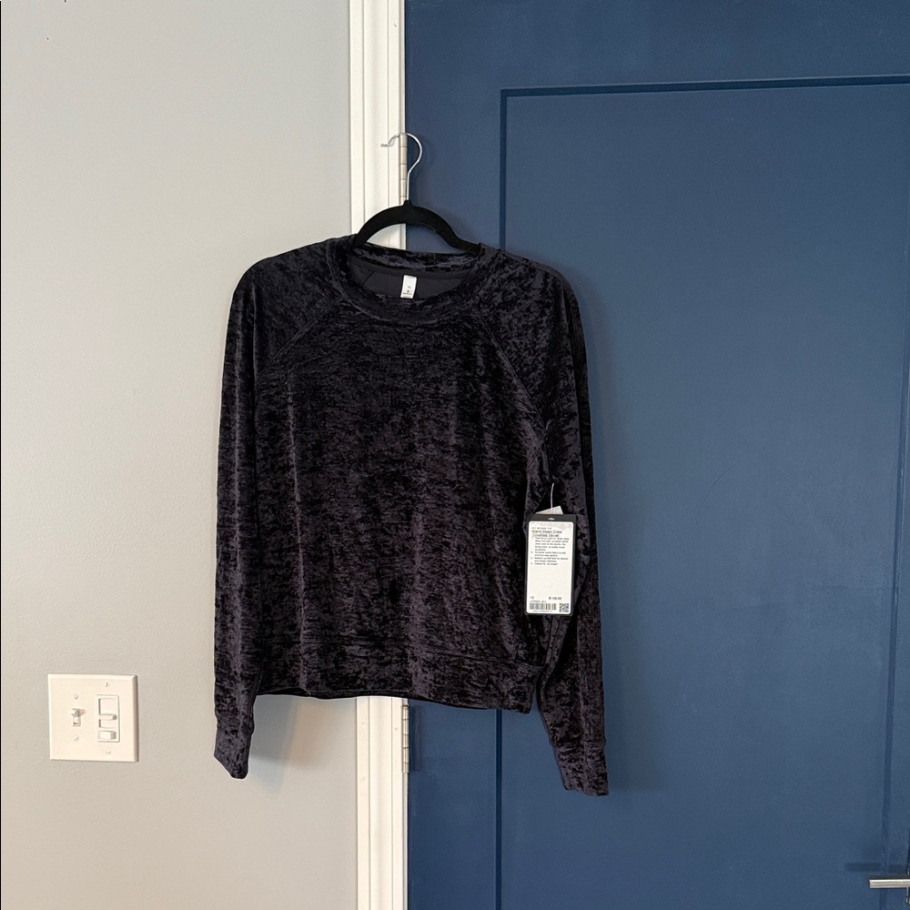 Women's Black Velvet Top velour lululemon warm down crew NWT 10 special edition